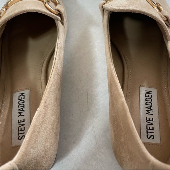 Steve Madden Womens  Loafers Size 8 Beige Suede Gold Emblem Square Toe - Picture 8 of 11